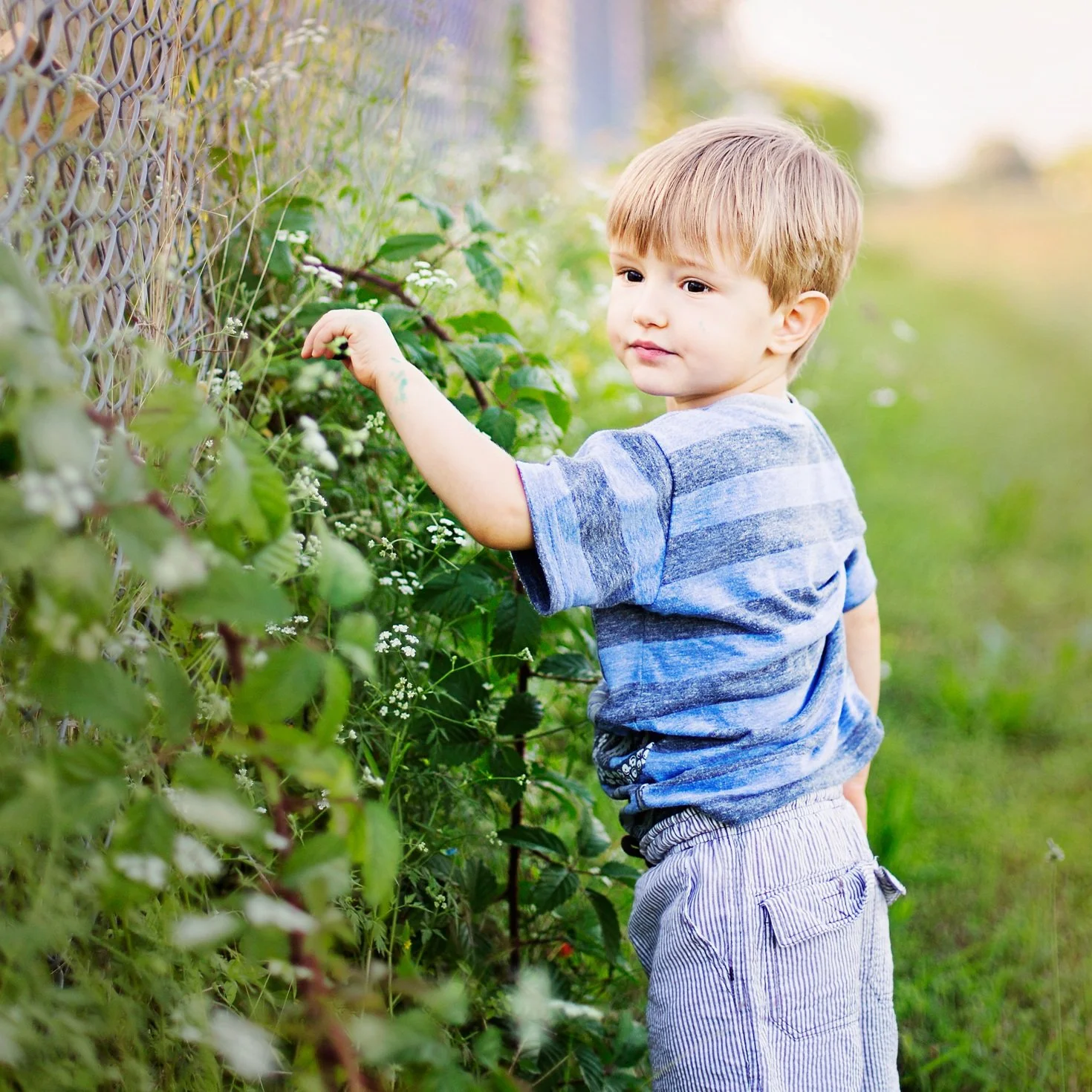 lifestyle outdoors baby photos in Houston