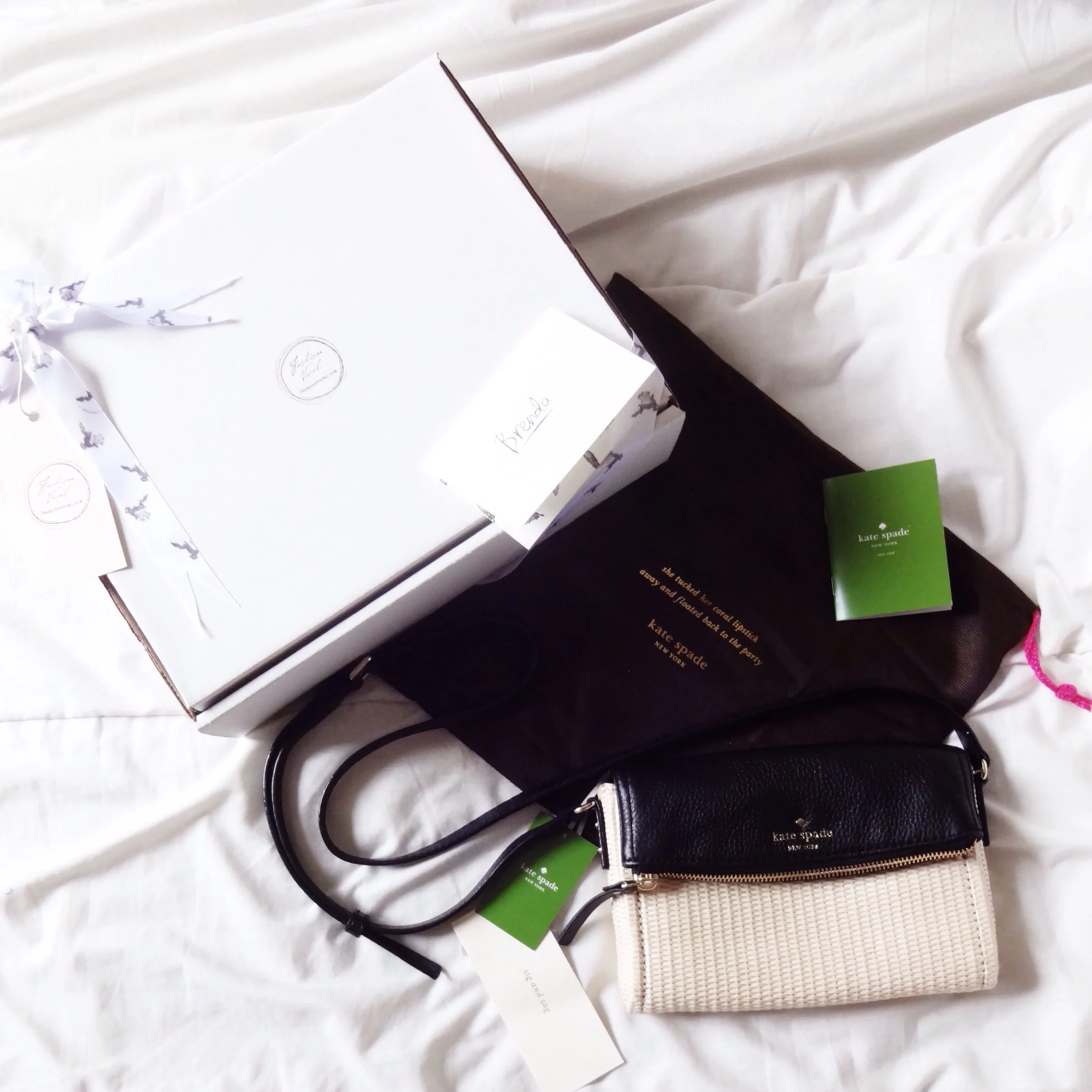 Fashion Vocal : Neat packaging furnished with ribbons and a handwritten card 
