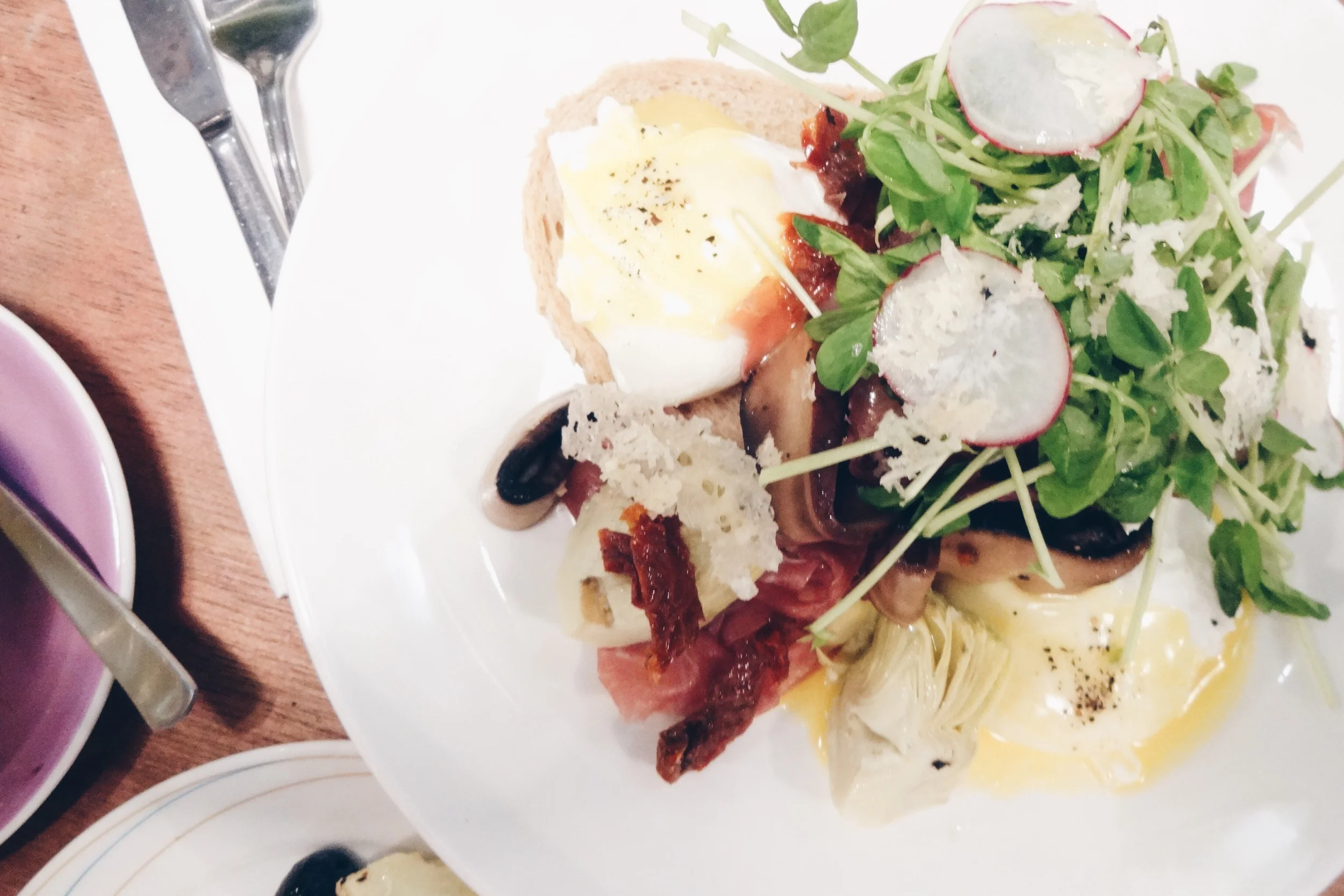 Freshly Shaved Prosciutto Benedict – SGD$19.90
