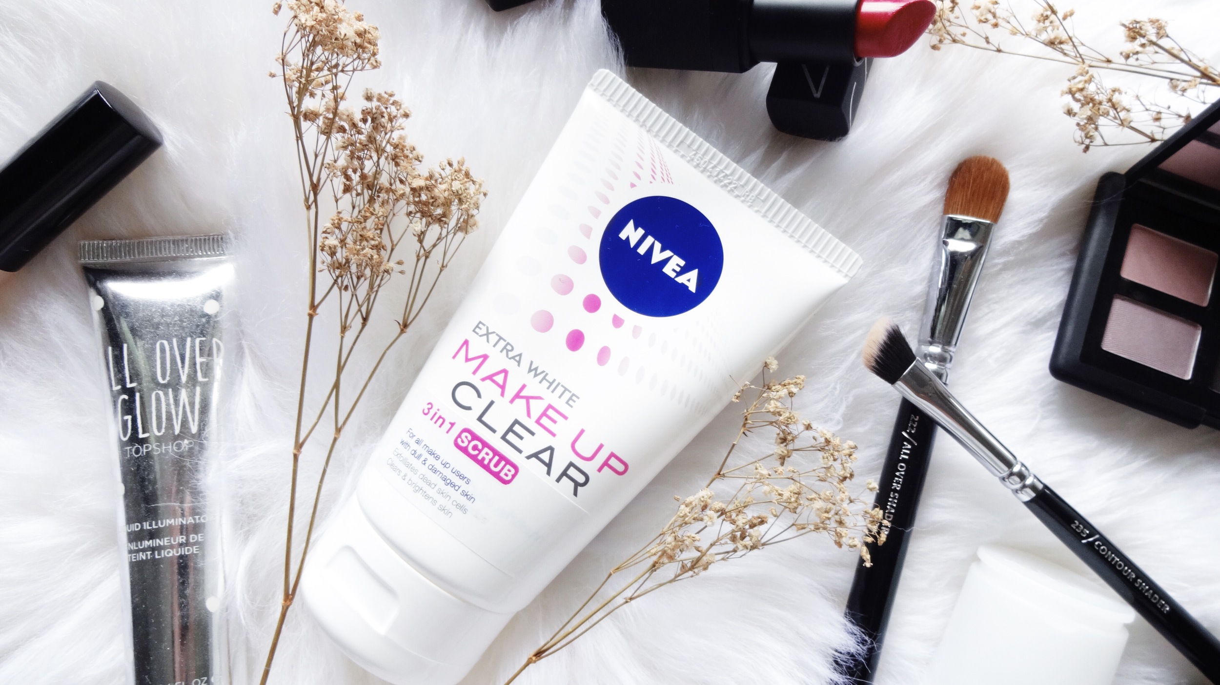 NIVEA Make Up Clear 3-in-1 Scrub