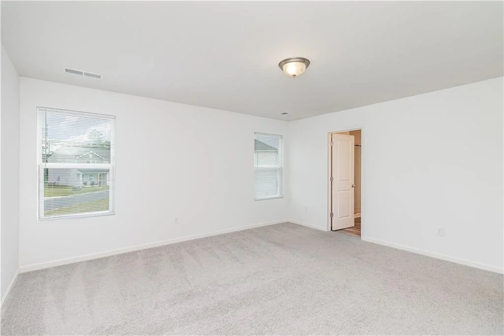 44_Oxford_Lane_Kingston_GA_2026_int_bdrm_a.jpeg