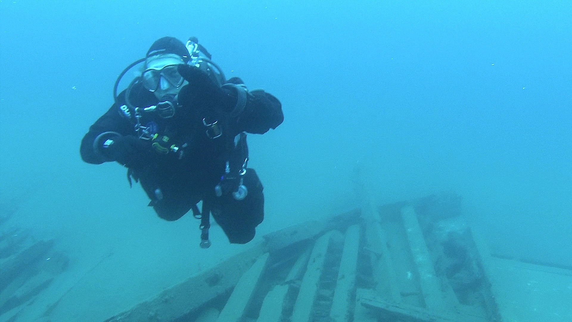  Diving the Carolina Rose in Tobermory, Ontario, Canada 