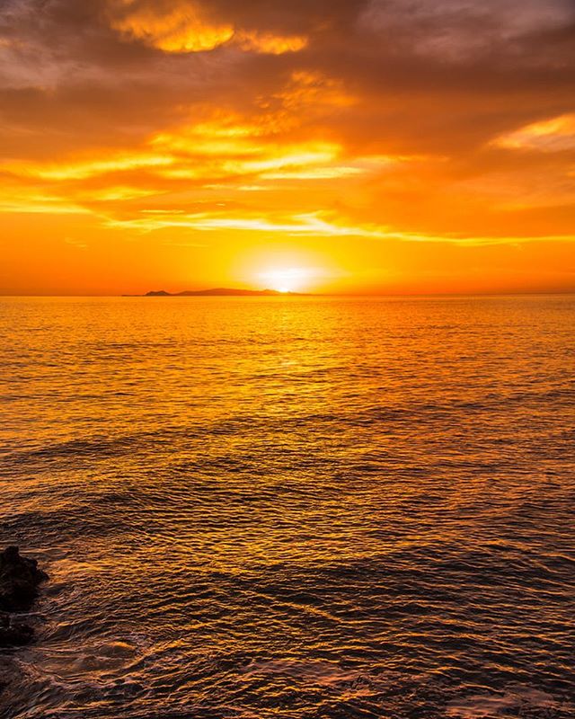 Malibu sunset! 😊😊Surf's Up in Malibu @45surf ! Malibu &amp; California Milky Way Workshops!  Link in my profile!! DM/Email me for epic fine art workshops in the classroom and beyond! goldennumberratio@gmail.com ! #sycamorebeach #malibubeach  #malib