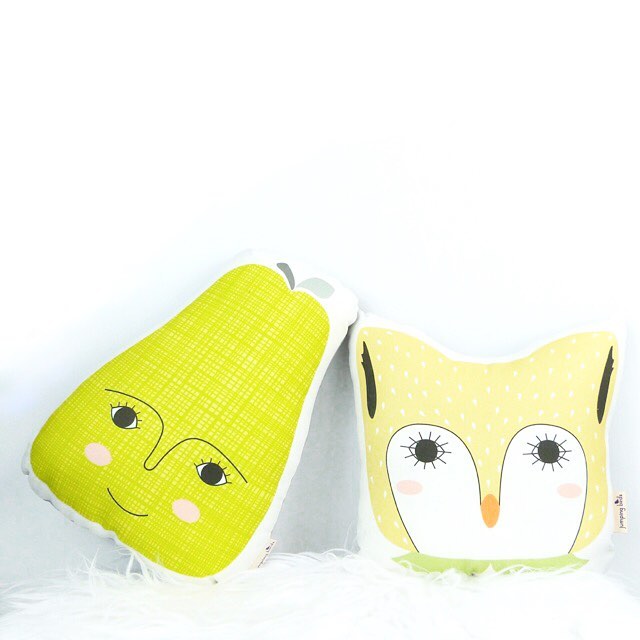 Just two pillow friends hanging out! 😋 Pears and owls make the most unlikely of friends but they sure love each other&rsquo;s company! 💗