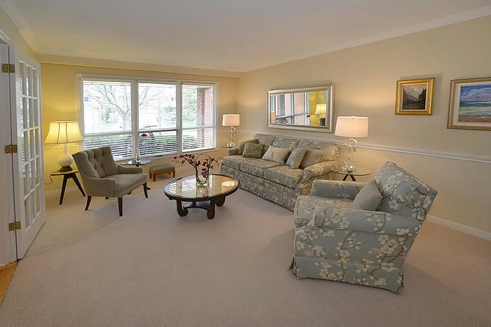 livingroom1_700.jpg