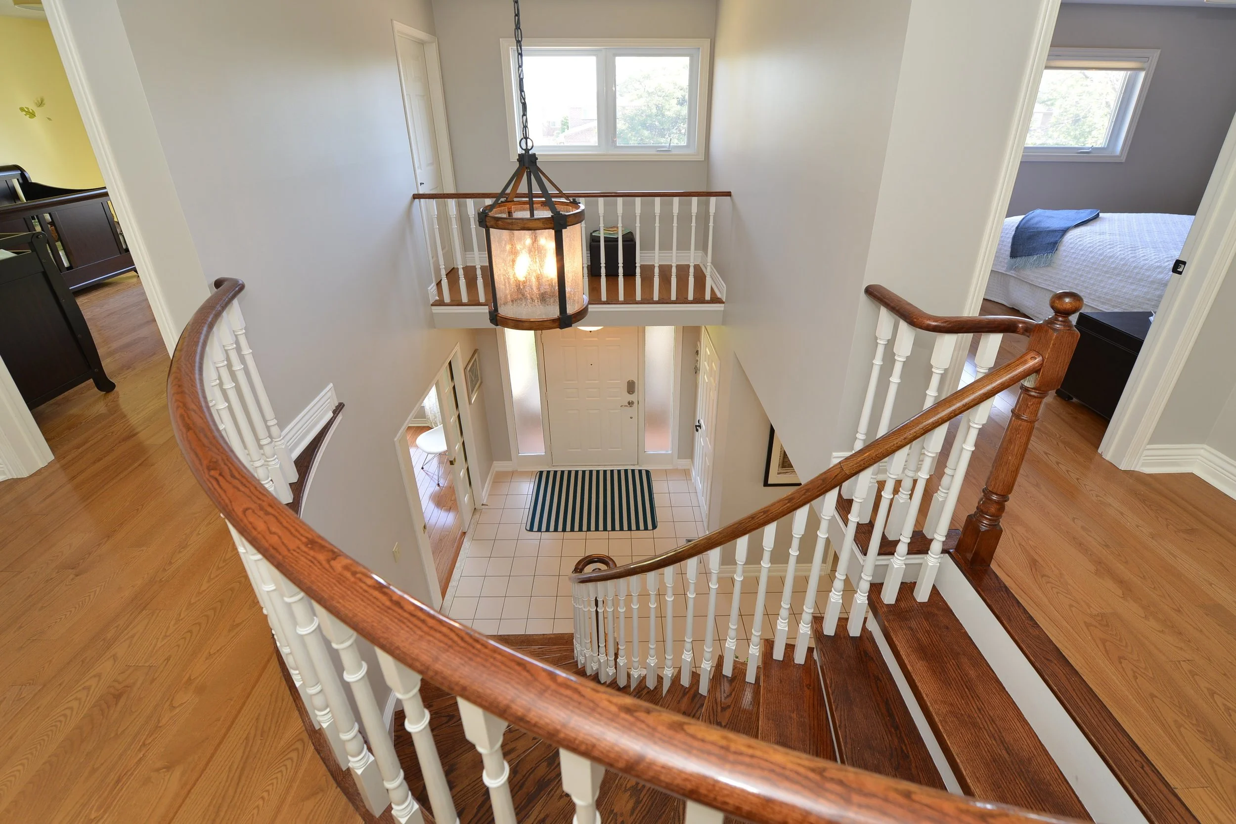 2767_guilford_crescent_MLS30538562_HID1121270_ROOMstairwell.jpg