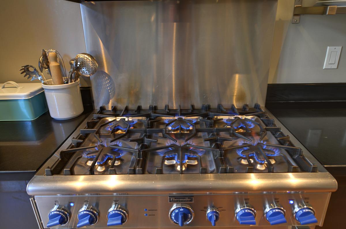 kitchenstove_1200.jpg