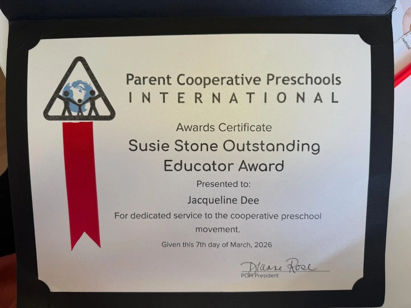 We are beyond proud to celebrate Jackie Dee  being awarded the Susie Stone Award by @parentcooppreschoolsintl For over 30 years, she has given her heart, her wisdom, and her unwavering dedication to our school community. This award honors educators w