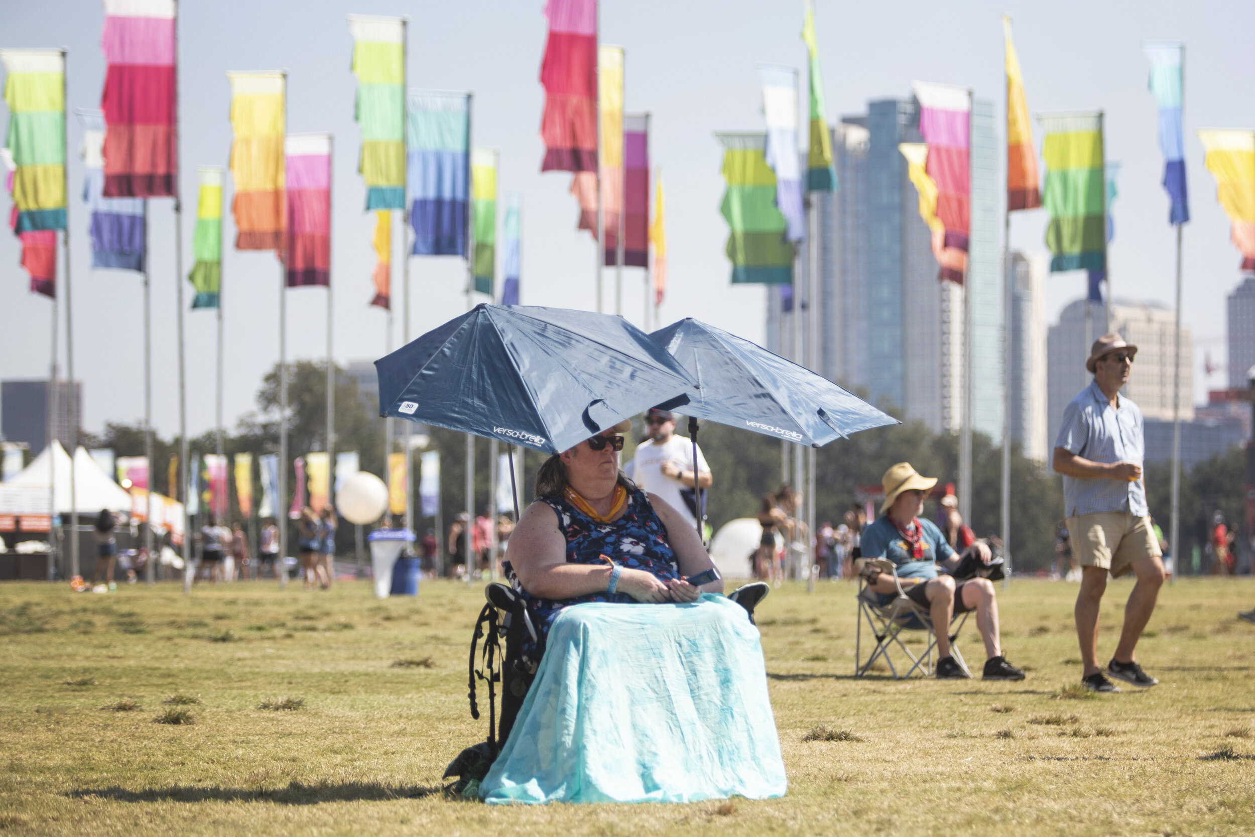  AUSTIN, TX. A festival-goer endures the heat during ACL 2019. 