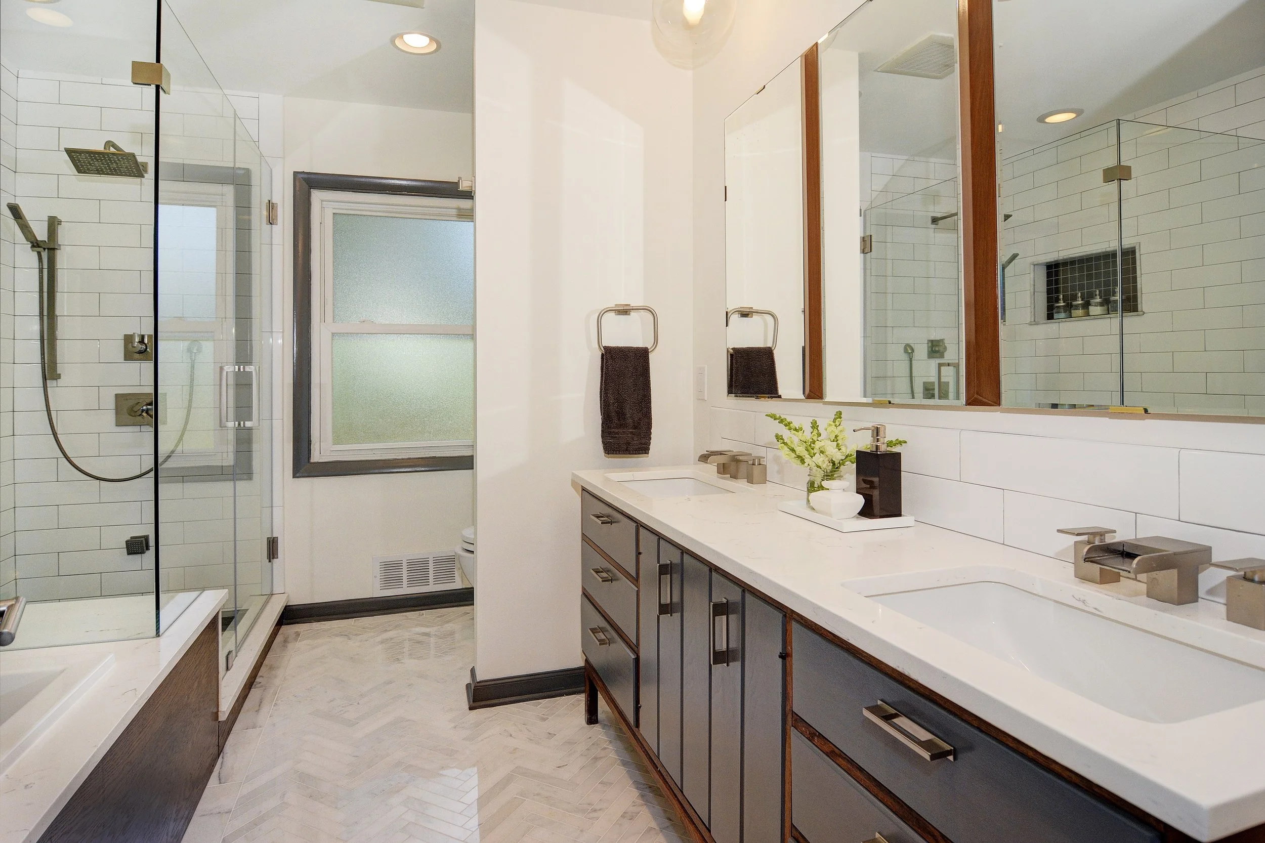 015_Master Bathroom.jpg