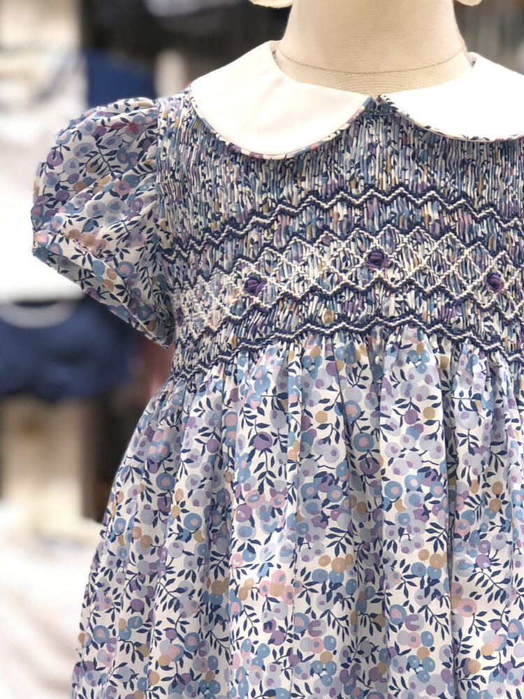 Sætte diagonal Kostume Liberty of London Baby Dress with Exquisite Pattern and Smocking — Bonne  Nuit