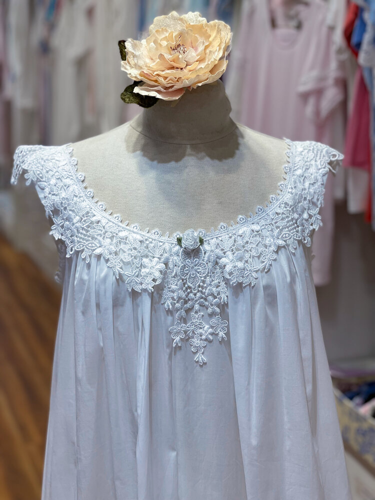 100% Cotton Lawn Nightgown with Venetian Lace Neckline and Floral Detail -  3 Colors — Bonne Nuit