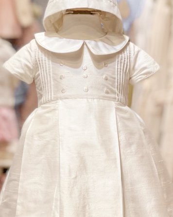 Aggregate more than 166 gorgeous christening gowns latest
