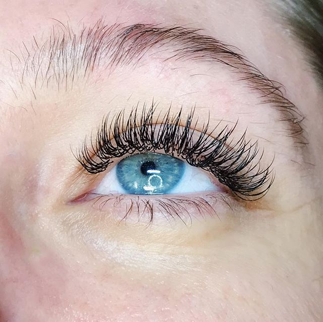 Nothing says &ldquo;I&rsquo;m getting married on Saturday&rdquo; like a full set of silk lashes! This babe came to see @wtf.lashco today at HLT for her V important wedding prep. ✨👰🏻