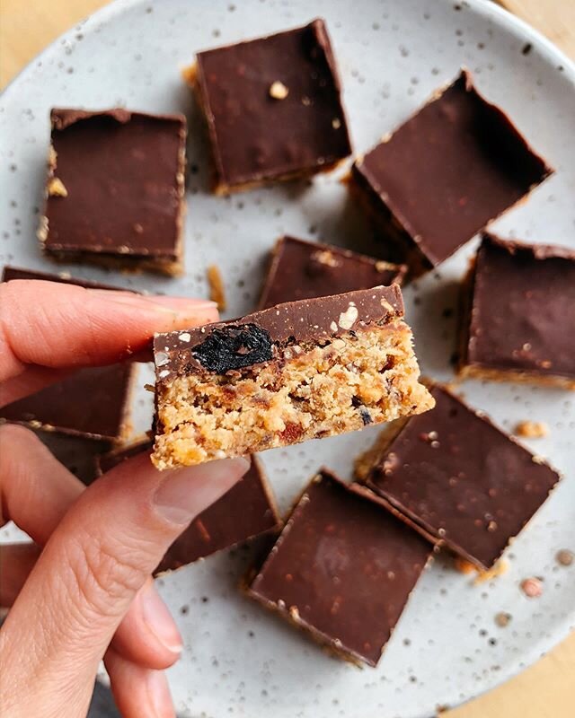 Made these little vegan no-bake peanut butter chocolate squares using my fave @moxienosh trail mix butter and they are almost all gone so I guess we&rsquo;ll just have to make some more since we have nothing else going on 🙃 you should make them too!