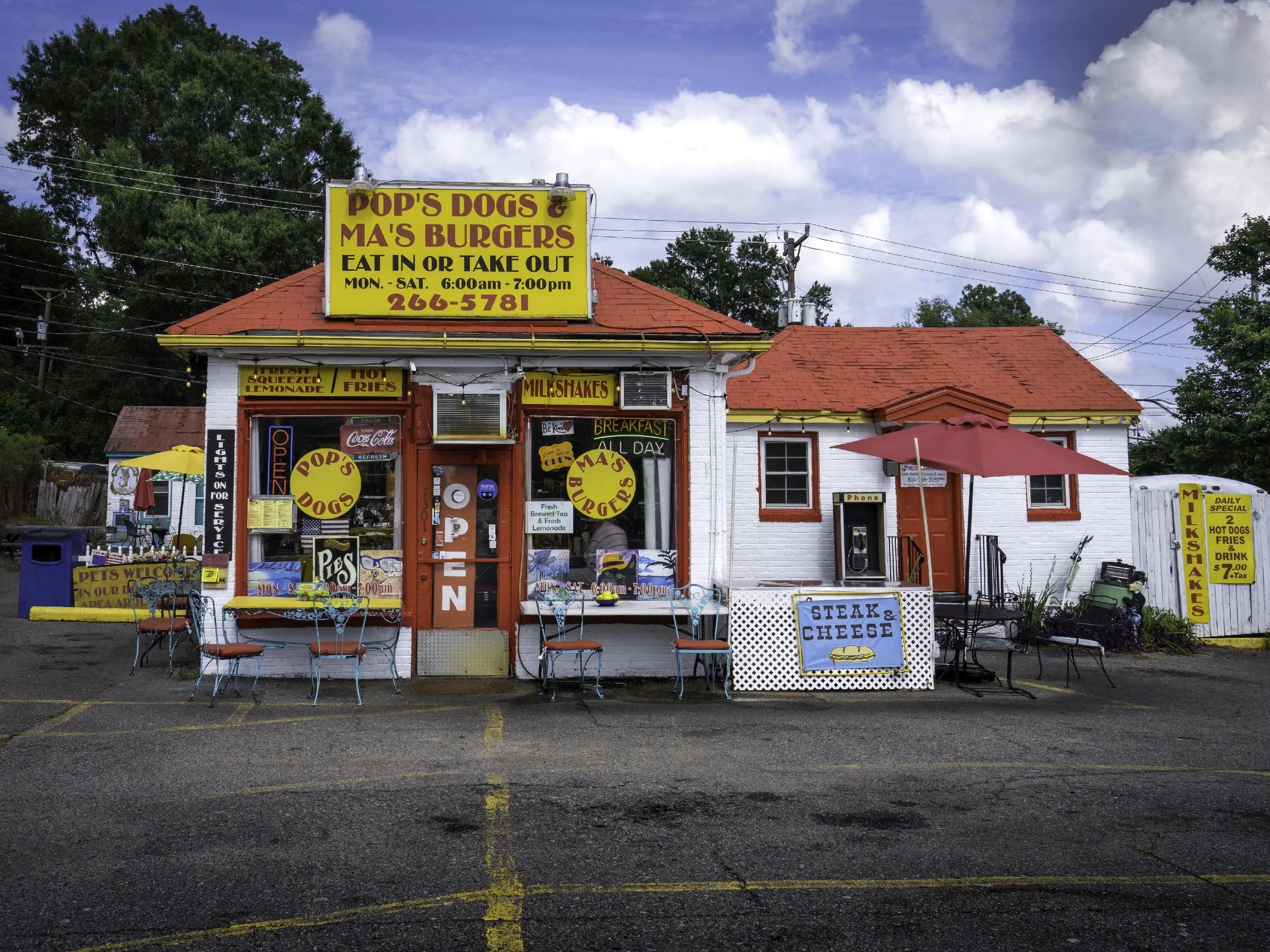 Pop's Dogs & Ma's Burgers