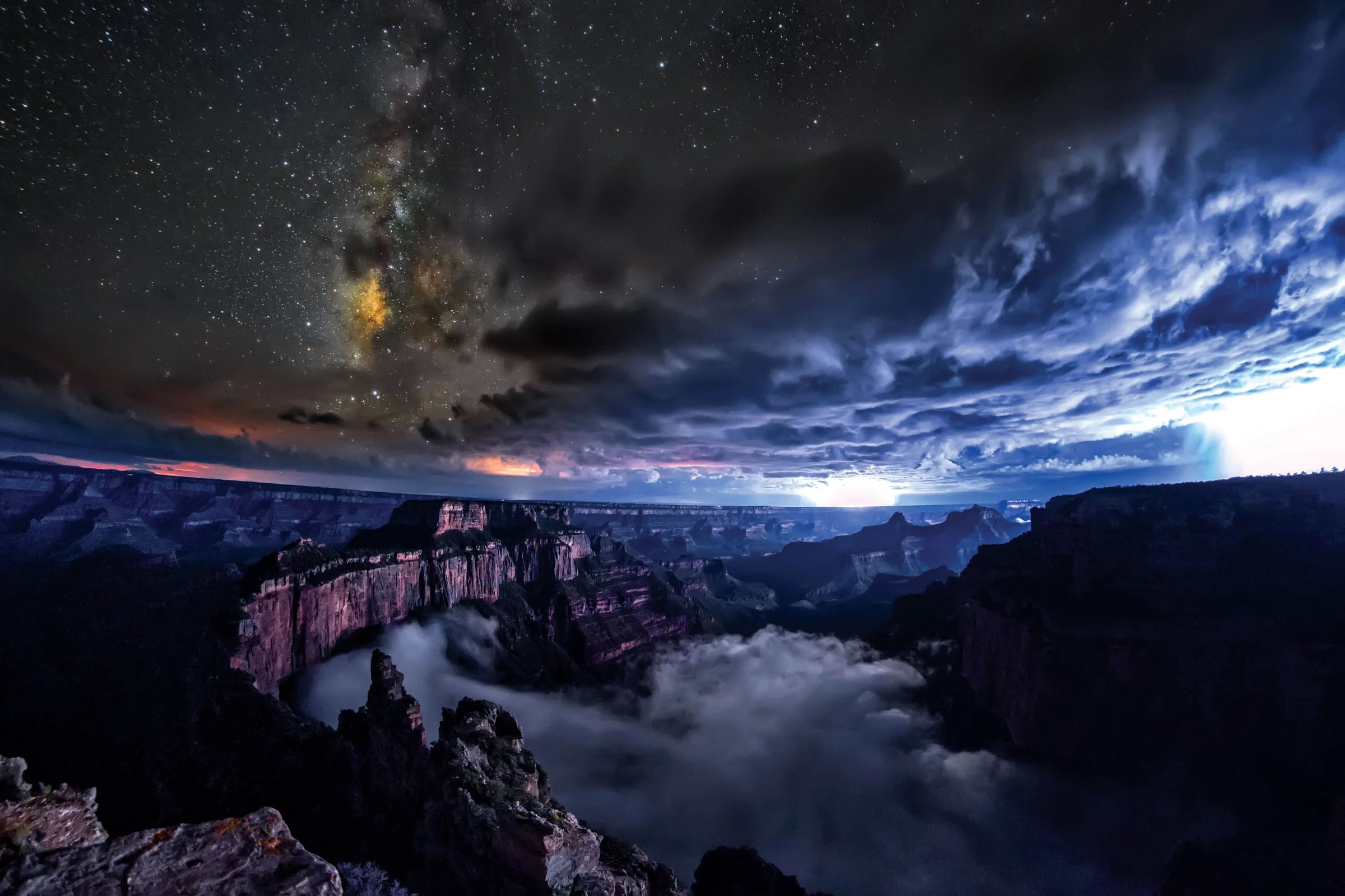 SKYGLOW (2018)