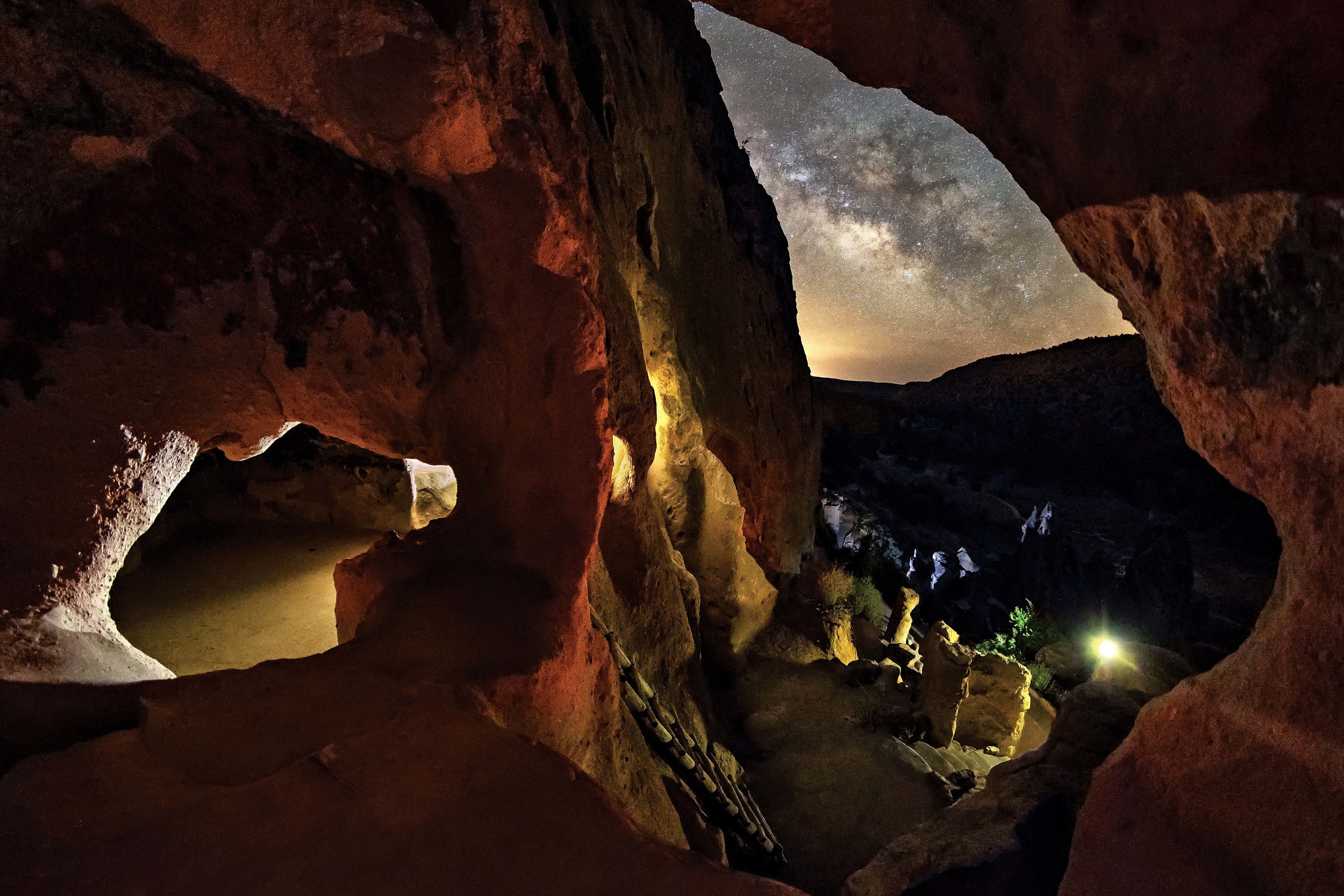 bandelier-national-monument-ancinet-pueblan-dewllings-new-mexico-0.jpg