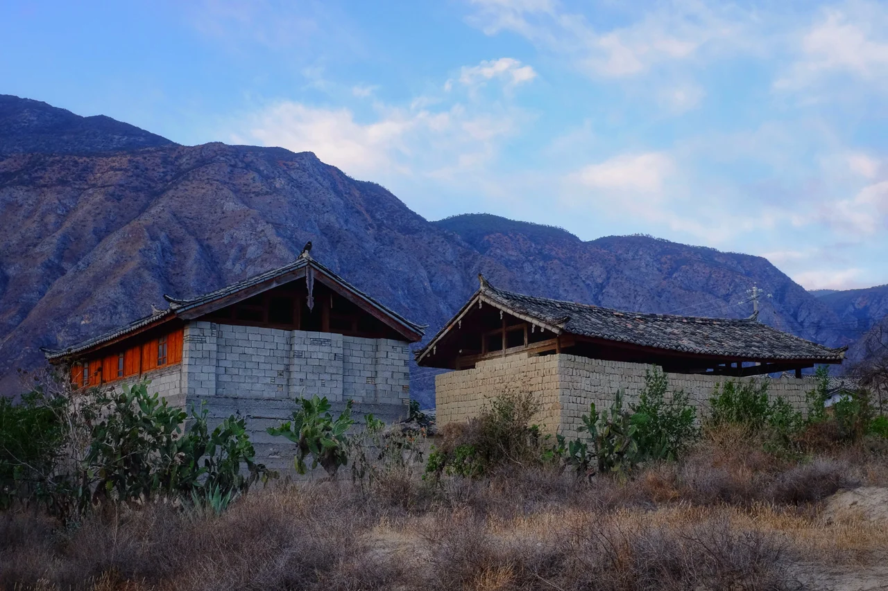Daju in half-light. 