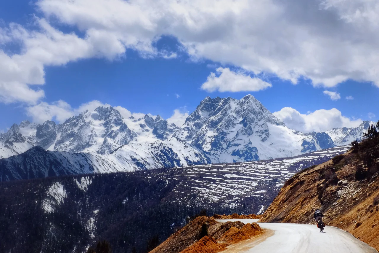 Descending the Baimang mountain pass into Deqin.