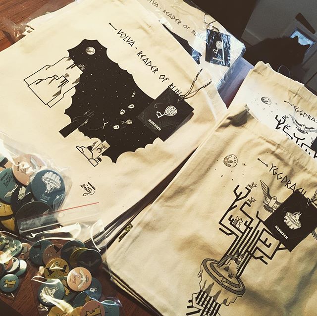 Packing a new order for a new customer in Stavanger 😊 Hopefully these tote bags and buttons will find good homes through @arkeologiskmuseum ❤️
Very excited to see how it goes 🙌

#totebag #screenprinting #madeinnorway #yggdrasil #typography #mystic 