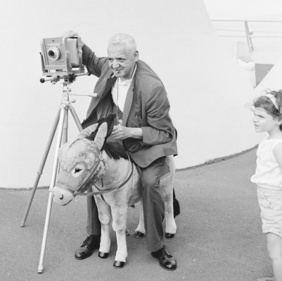 Portrait_of_Weegee-401x400.jpg