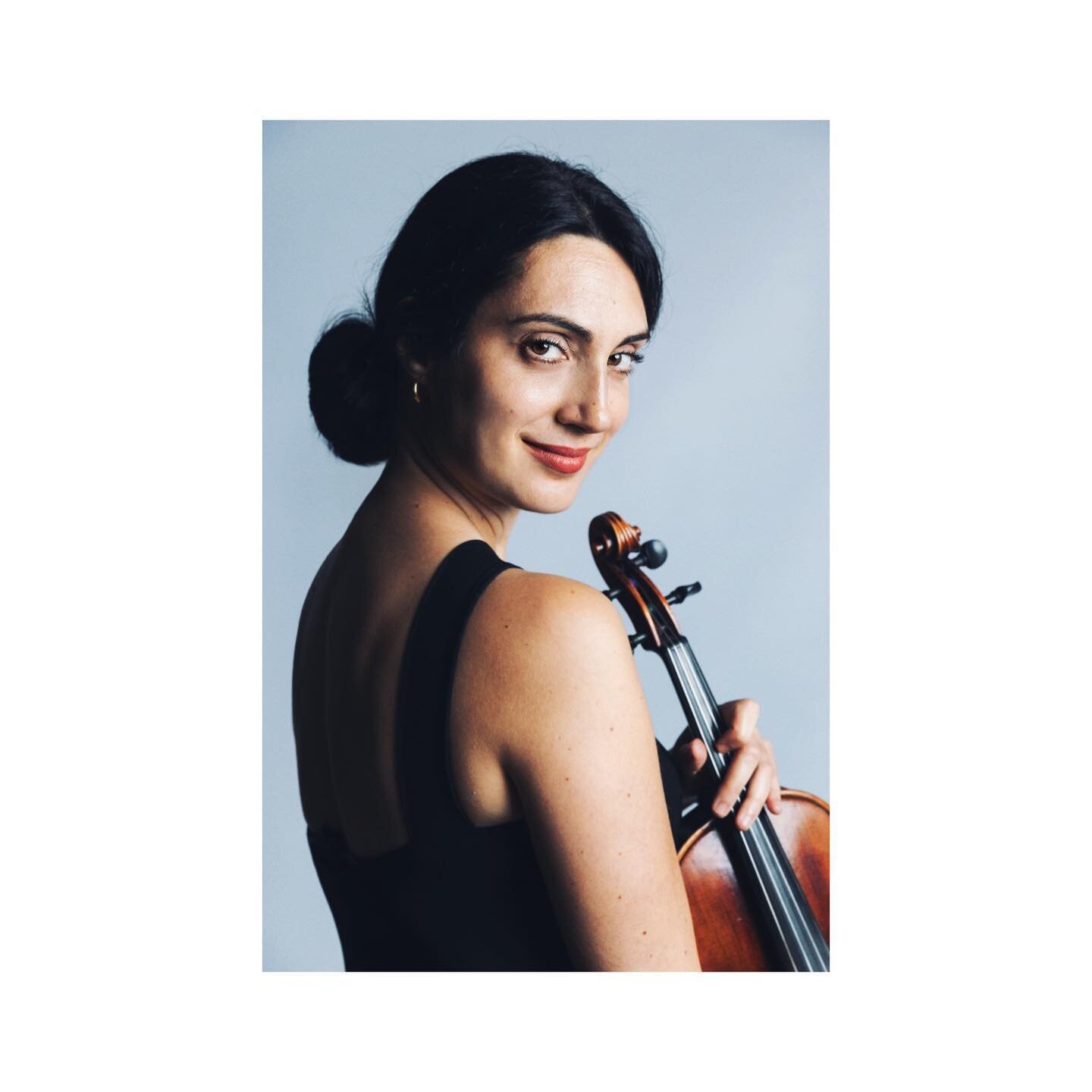 Marta Sierra violinista
@_martasierra_ @cadaver_exquisit_studio #bookfoto #bookactores #portrait #musicianportrait