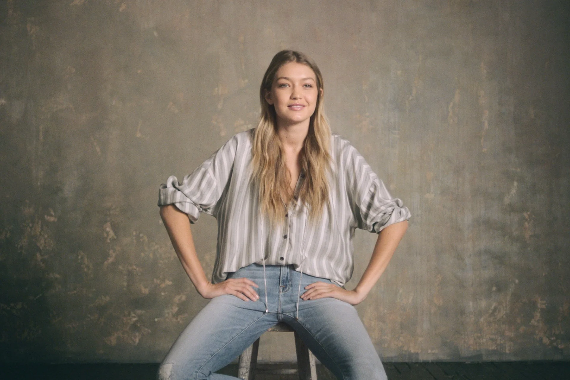 Vogue_GigiHadid_GenericMaster-video-7dec15-landscape-b.jpg