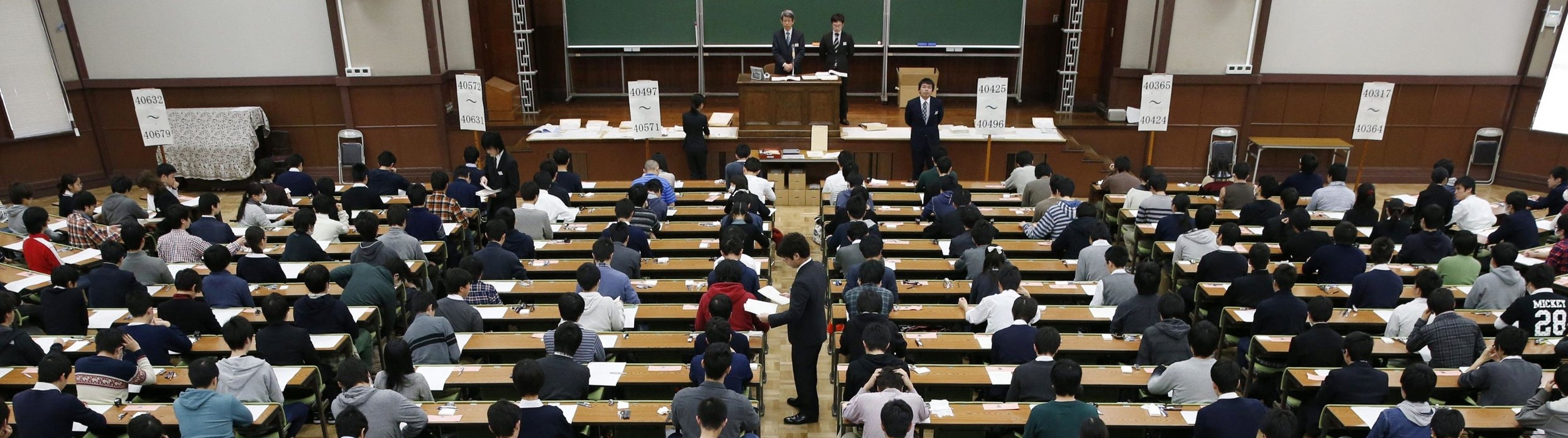 Students wait for their entrance examination to start at the University of Tokyo's Hongo campus. /&nbsp;KYODO