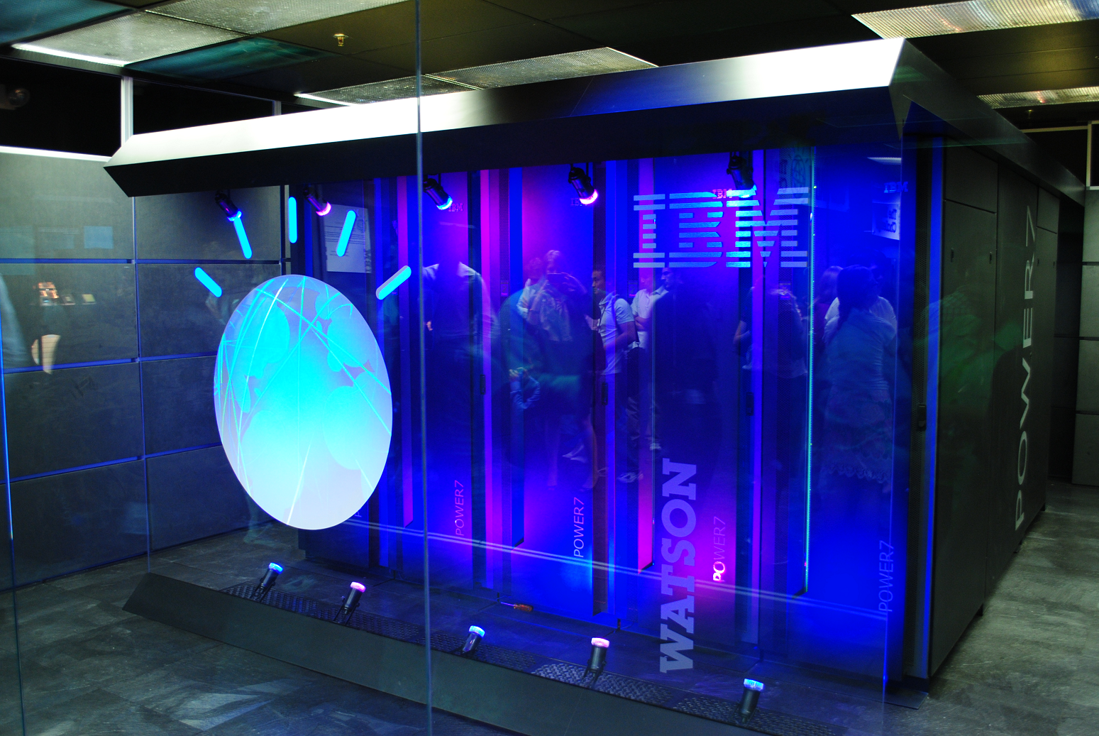 IBM will invest $240 million to create the MIT–IBM Watson AI Lab in a 10-year partnership with the MIT with the goal of propelling scientific breakthroughs that unlock the potential of AI. - Photo: Clockready / Wikimedia Commons.