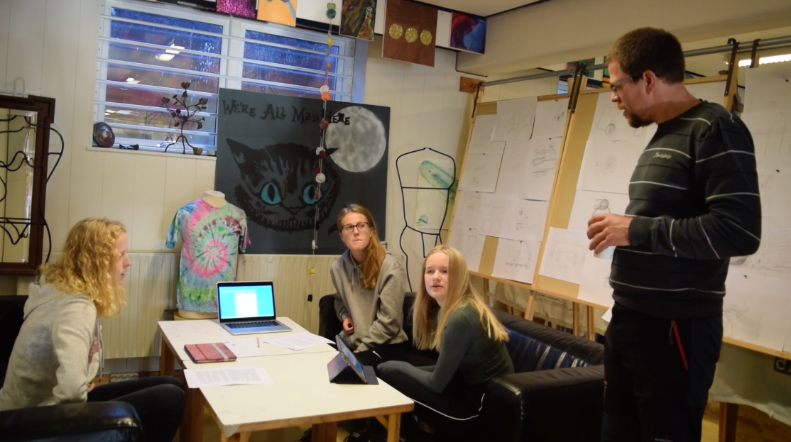 Escuela Dinamarca.png