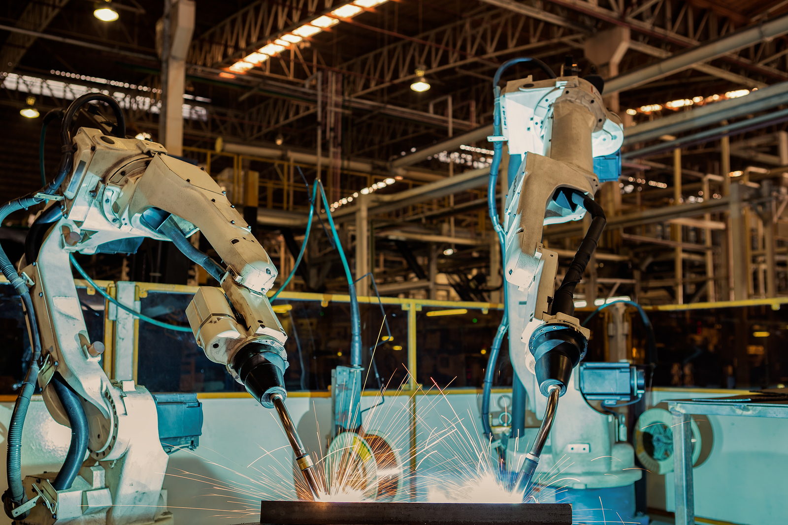Виды промышленных роботов их назначение. РПМ 25 промышленный робот. Китайские промышленные роботы. Роботы в машиностроении. Роботы на производстве.