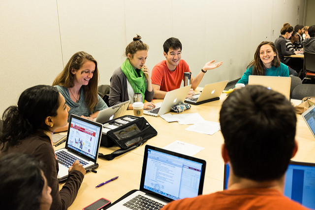 For many, Flipped Learning means merely to review videos before class activities. However, its methodology is much more extensive. - Photo: Flickr / Stanford University.