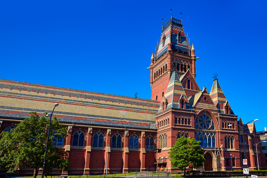 Except for the University of California at Los Angeles, which didn’t occupy a top ten place since 2014, the names of the most accredited institutions remain the same: Harvard, MIT, Stanford, Cambridge, and Oxford. - Photo: bigstock.com