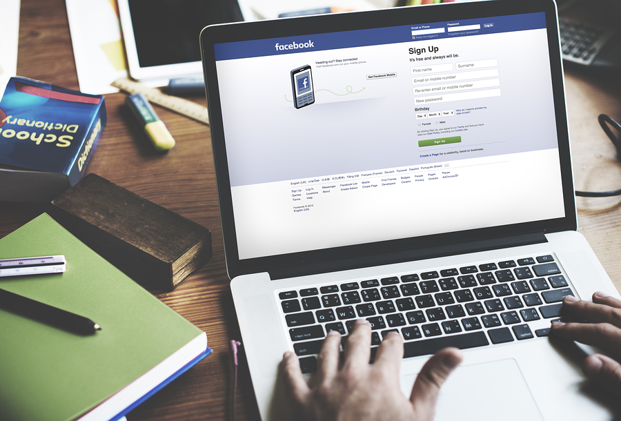 A group of teachers used Facebook as a collaborative writing platform to encourage students to create and co-evaluate. - Photo: Bigstock