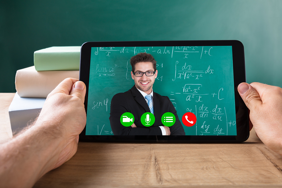 92% of students say that video content raises the feeling of satisfaction in their learning experience. In turn, 83% of teachers consider that this tool promotes collaboration and professional development. - Photo: Bigstock