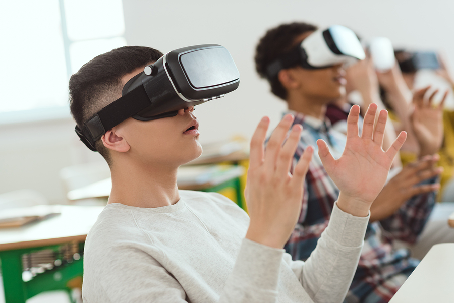 Teachers use augmented reality (AR) and virtual reality (VR) to captivate a digitalized generation. - Photo: Bigstock