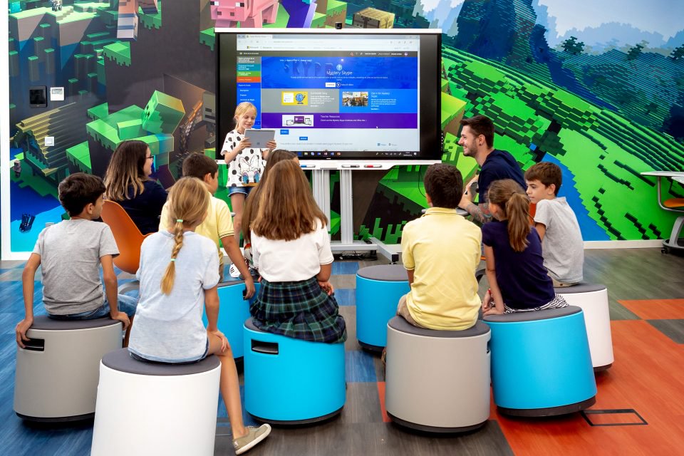 Microsoft creates #MicrosoftEDULab, a space with six zones with different activities that seek to integrate the technology and educational concepts of the 21st century. - Photo: Microsoft