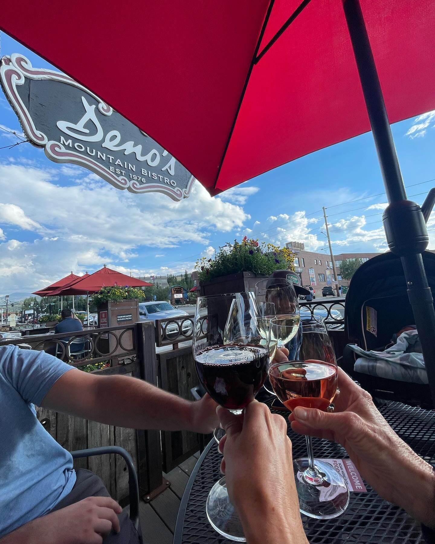 Drinks with friends on the patio at Deno&rsquo;s ✔️ These warm Summer evenings are fleeting. Get your group and have them meet you at Deno&rsquo;s!