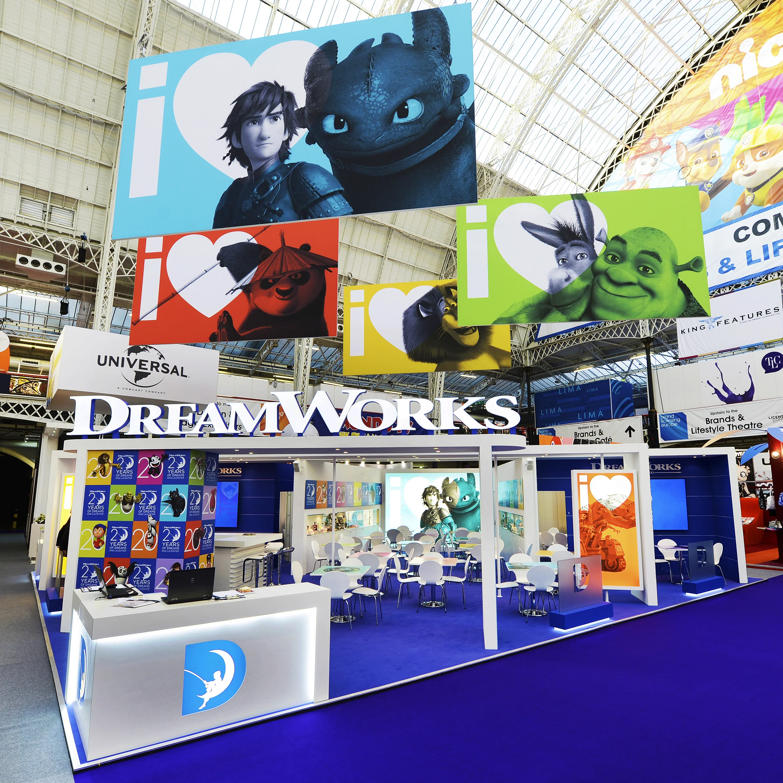 MIND THE GAP.....TROLLS IN LONDON!