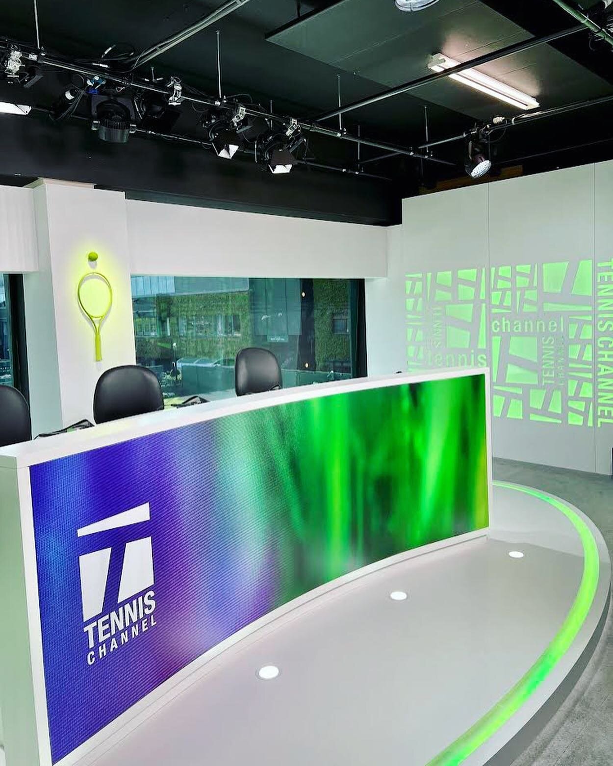 Serving up some Wimbledon work for @tennischannel 🎾 swipe to see the rendering for comparison! 

#wimbledon #tennis #tradeshow #televisionset #setdesign #marketing #experientialmarketing #sportsmarketing #tradeshowdesign #tradeshowbooth #popupshop #