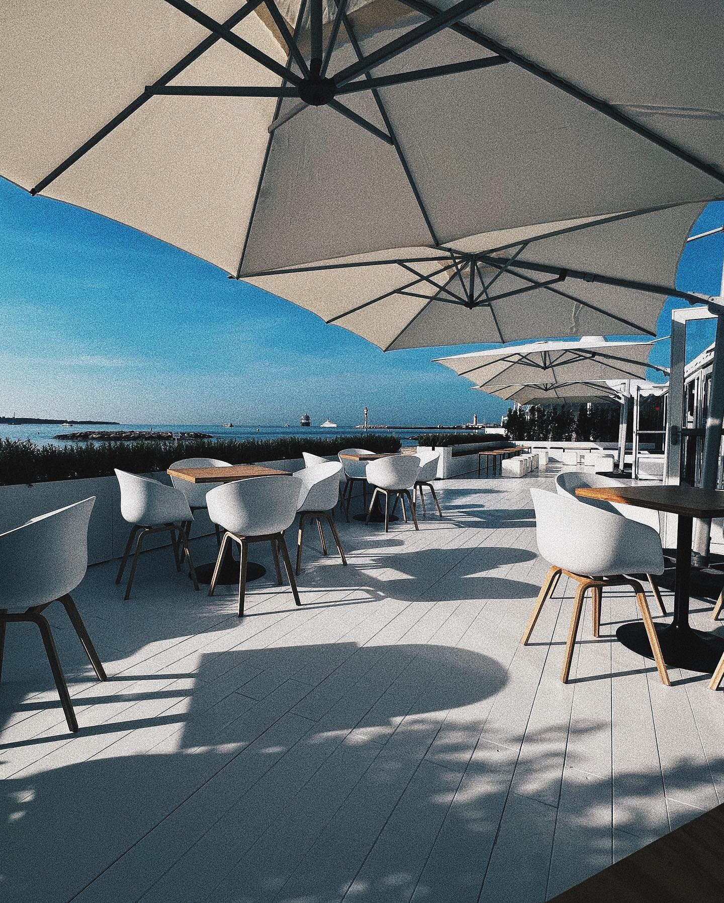 European Union Pavillion at Cannes Film Festival. Clean lines with a beachy vibe. 🌴

#tradeshow #iff #cannesfilmfestival #tradeshowbooth #experientialmarketing #design #marketingdesign #europeantradeshow #marketingagency #designagency