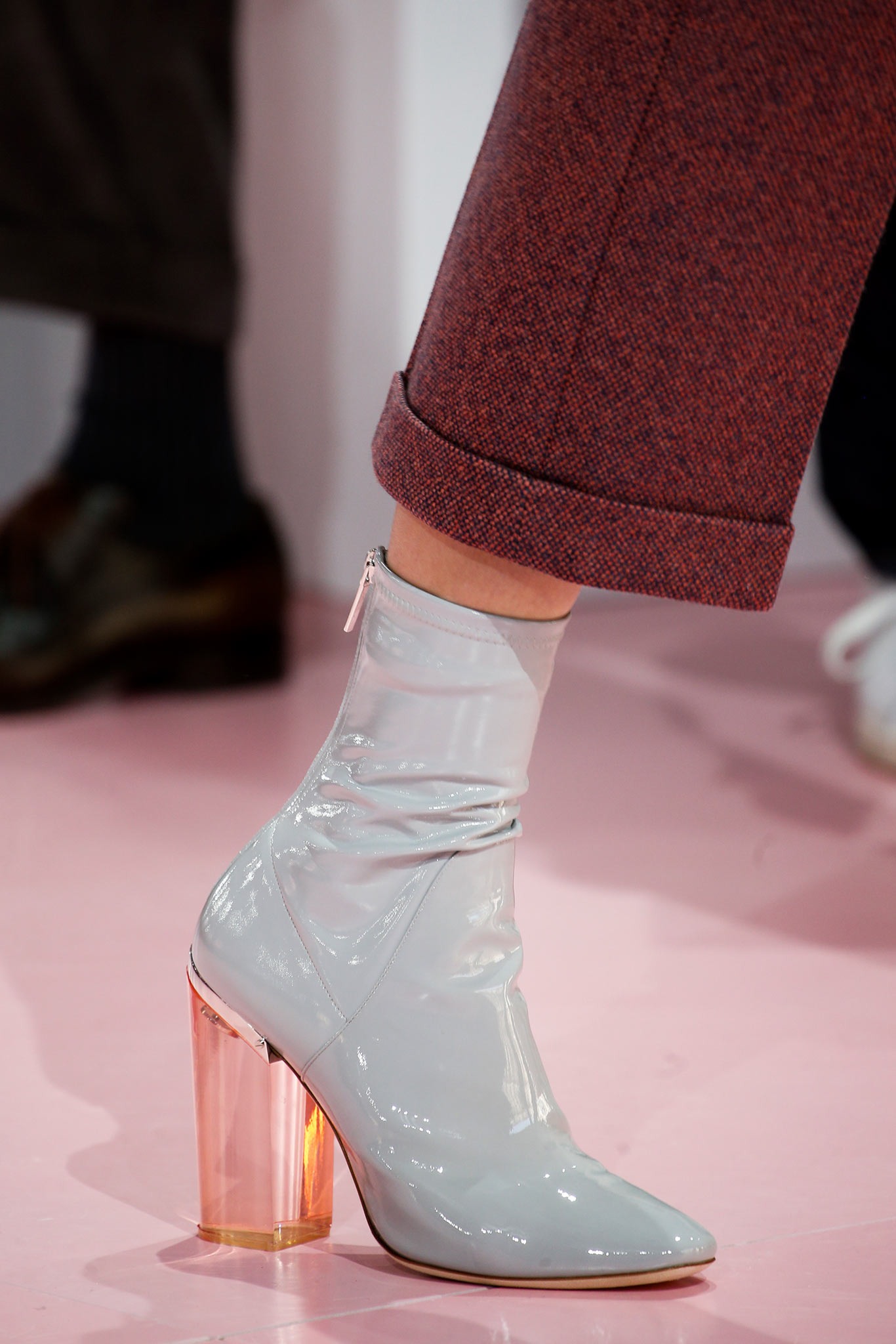 04-01-accessories-trends-fall-2015-lucite-heel.jpg