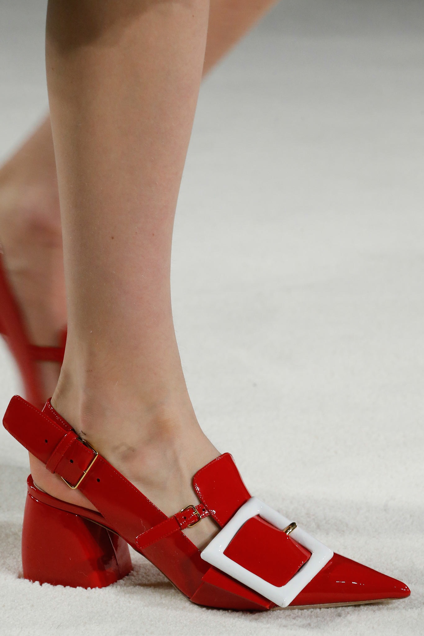 09-03-accessories-trends-fall-2015-red.jpg