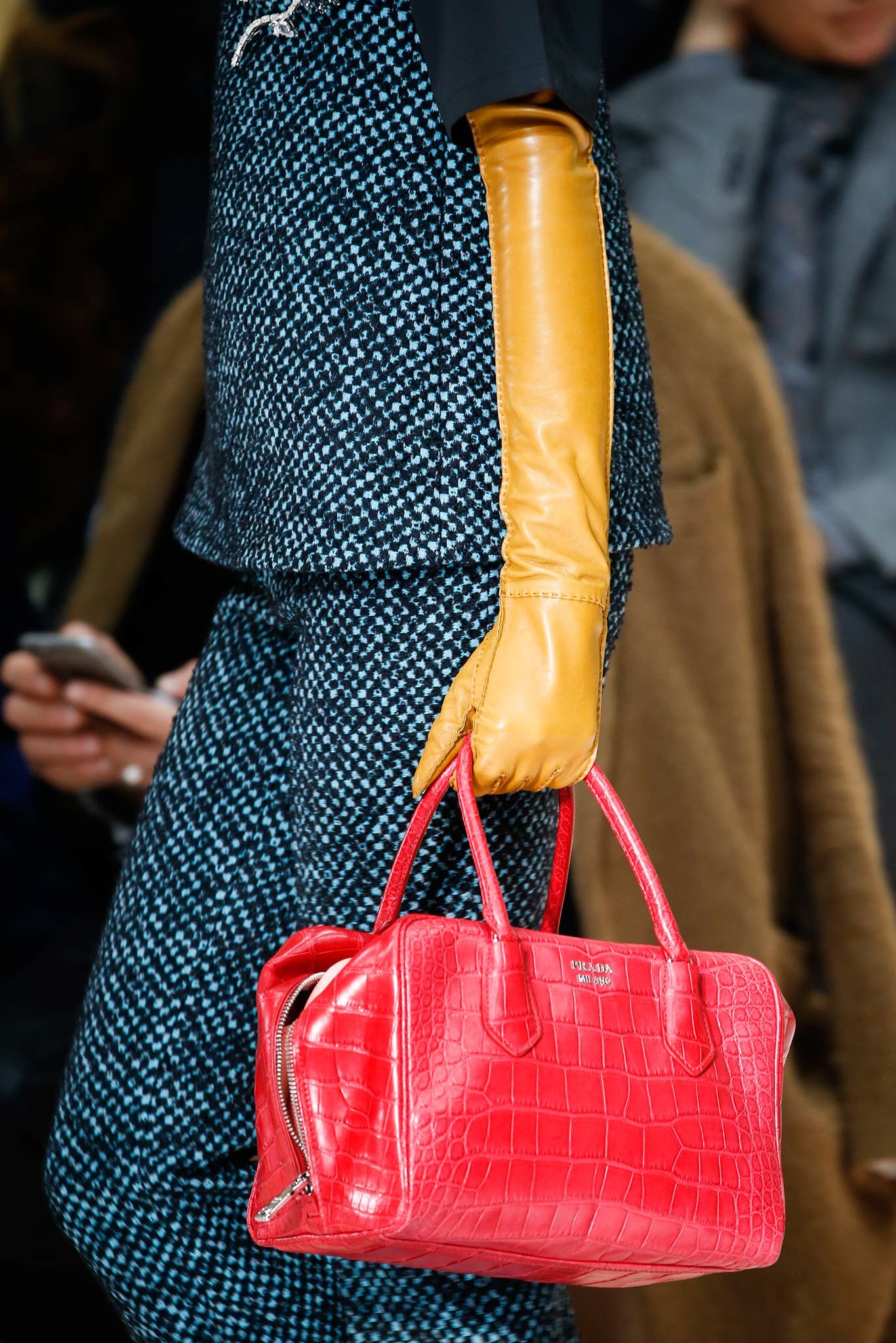 09-05-accessories-trends-fall-2015-red.jpg
