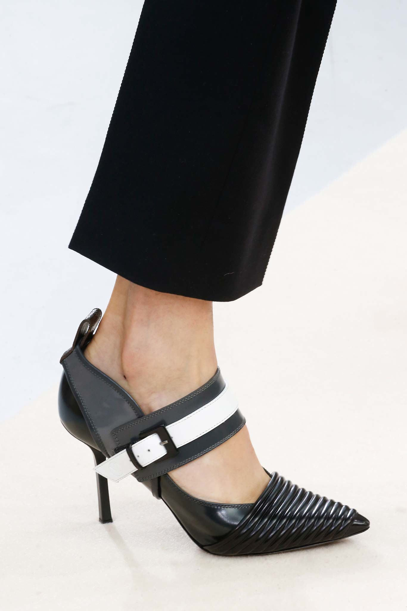 10-01-accessories-trends-fall-2015-mary-janes.jpg