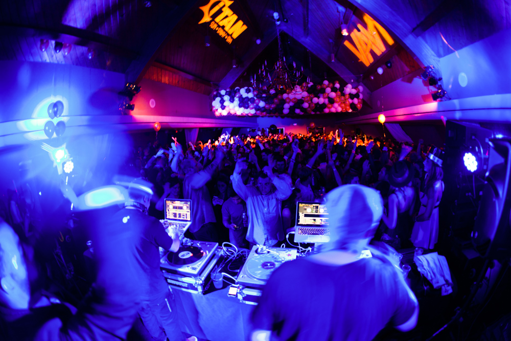 A look at the crowd from the main dance hall. 