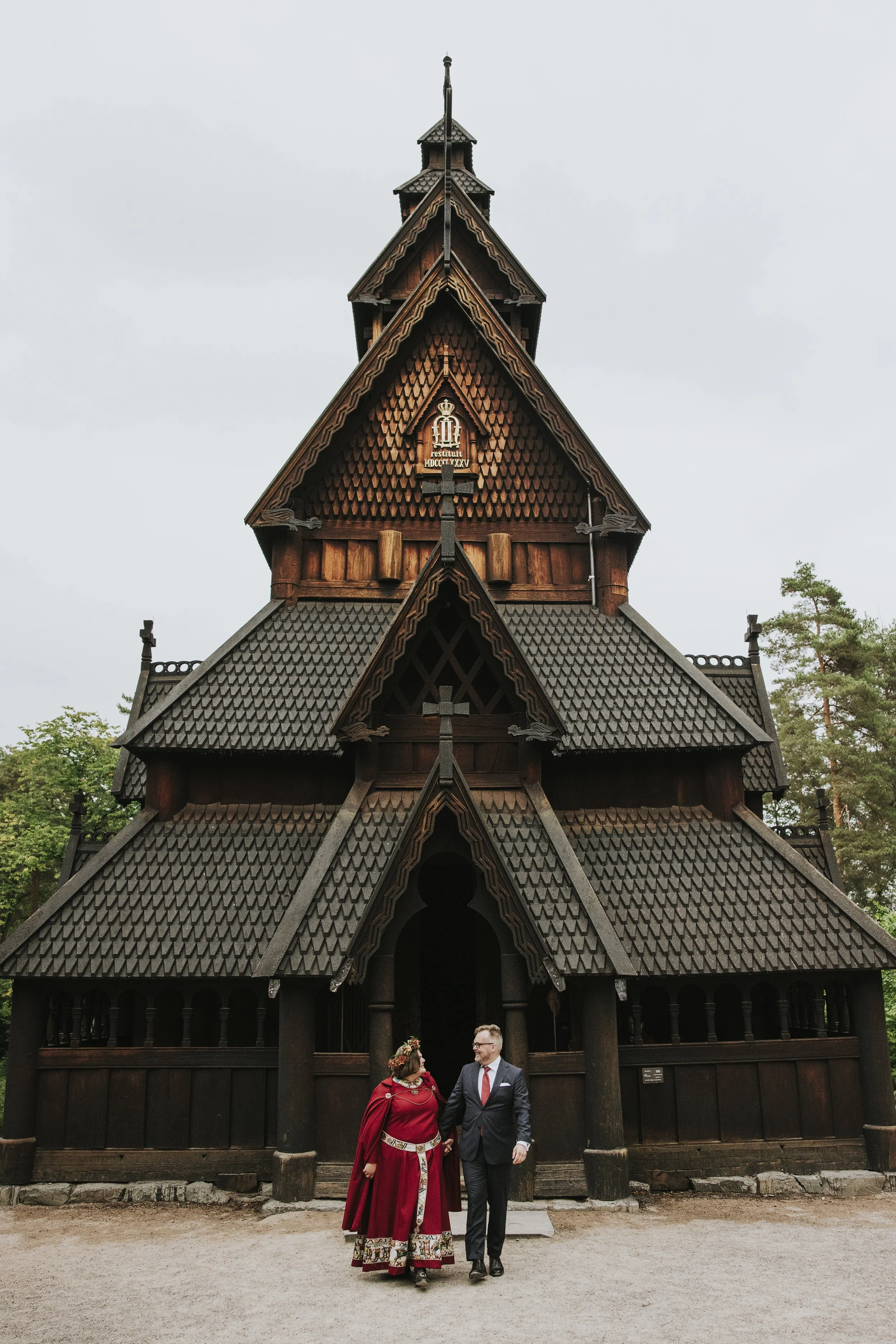 Bryllupsfotografering på Norsk Folkemuseum - Gol stavkirke og Gjestestuene