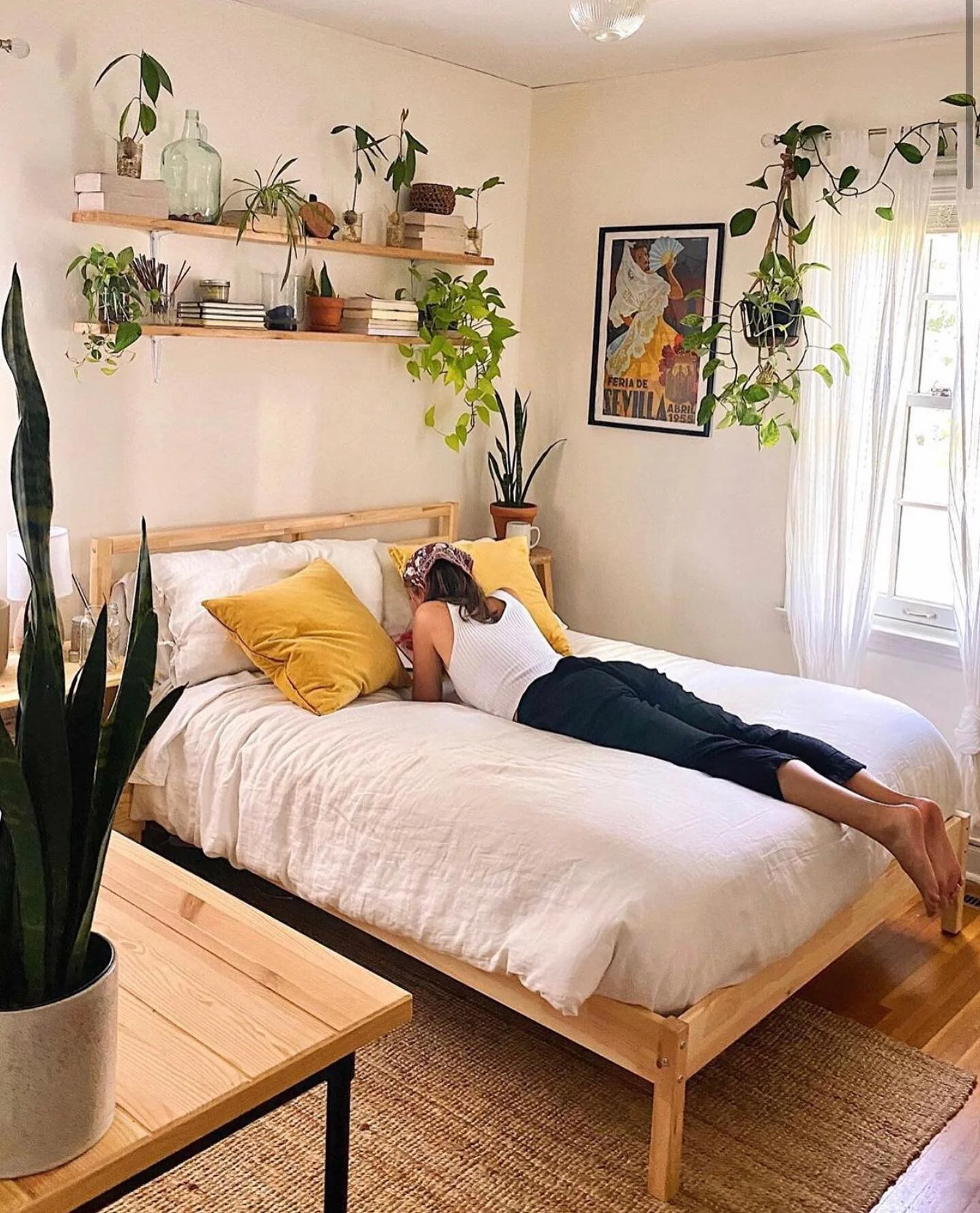 Happy Tuesday! It&rsquo;s the first day of fall and who else is having a hard time getting out of bed... 🍂🍁
(via - @sustainyrself) 

.
.
.
.
.
.
.
.
#losangeles #lalife #folkla #instalosangeles #thehappynow #thelittlethings #thatsdarling #flashesof