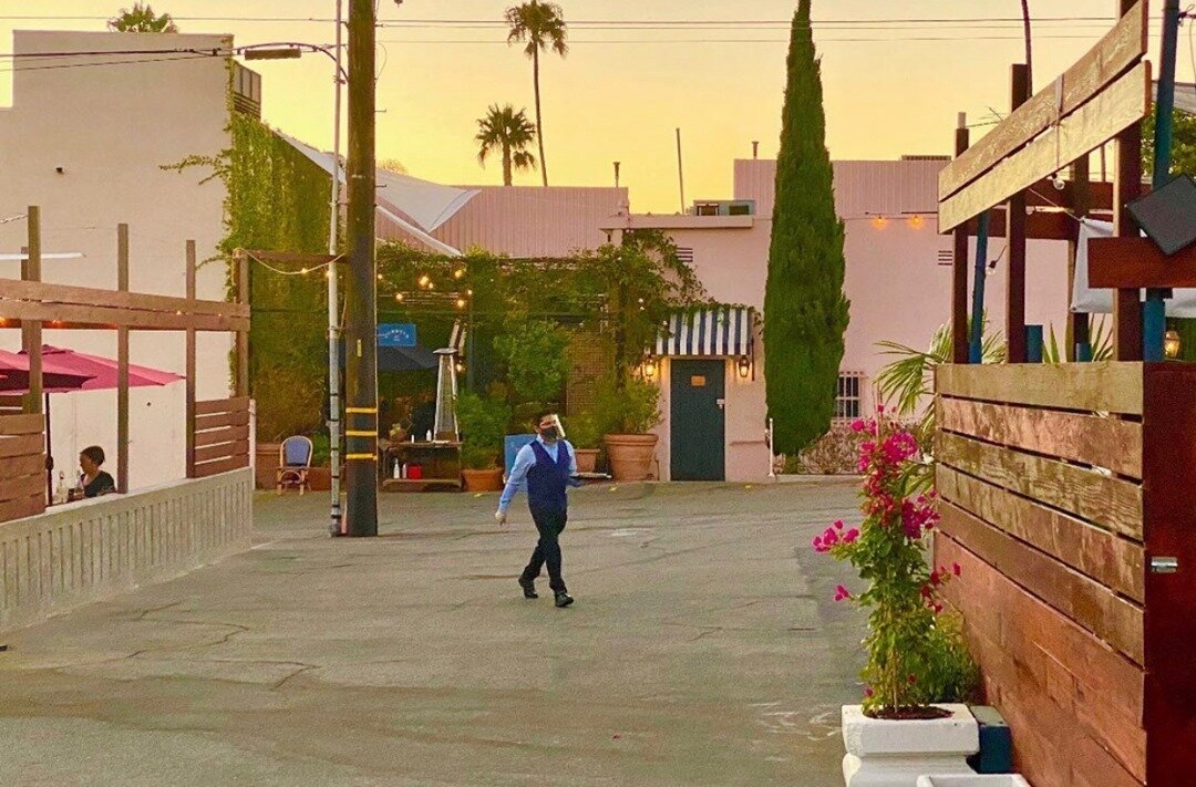 3 patios to choose from and a free parking lot? Yes please. See you this weekend @lunettasm 🍃.
.
.
.
.
.
.
.
#losangeles #lalife #folkla #instalosangeles #thehappynow #thelittlethings #thatsdarling #flashesofdelight #pursuepretty #thisisla #folklife